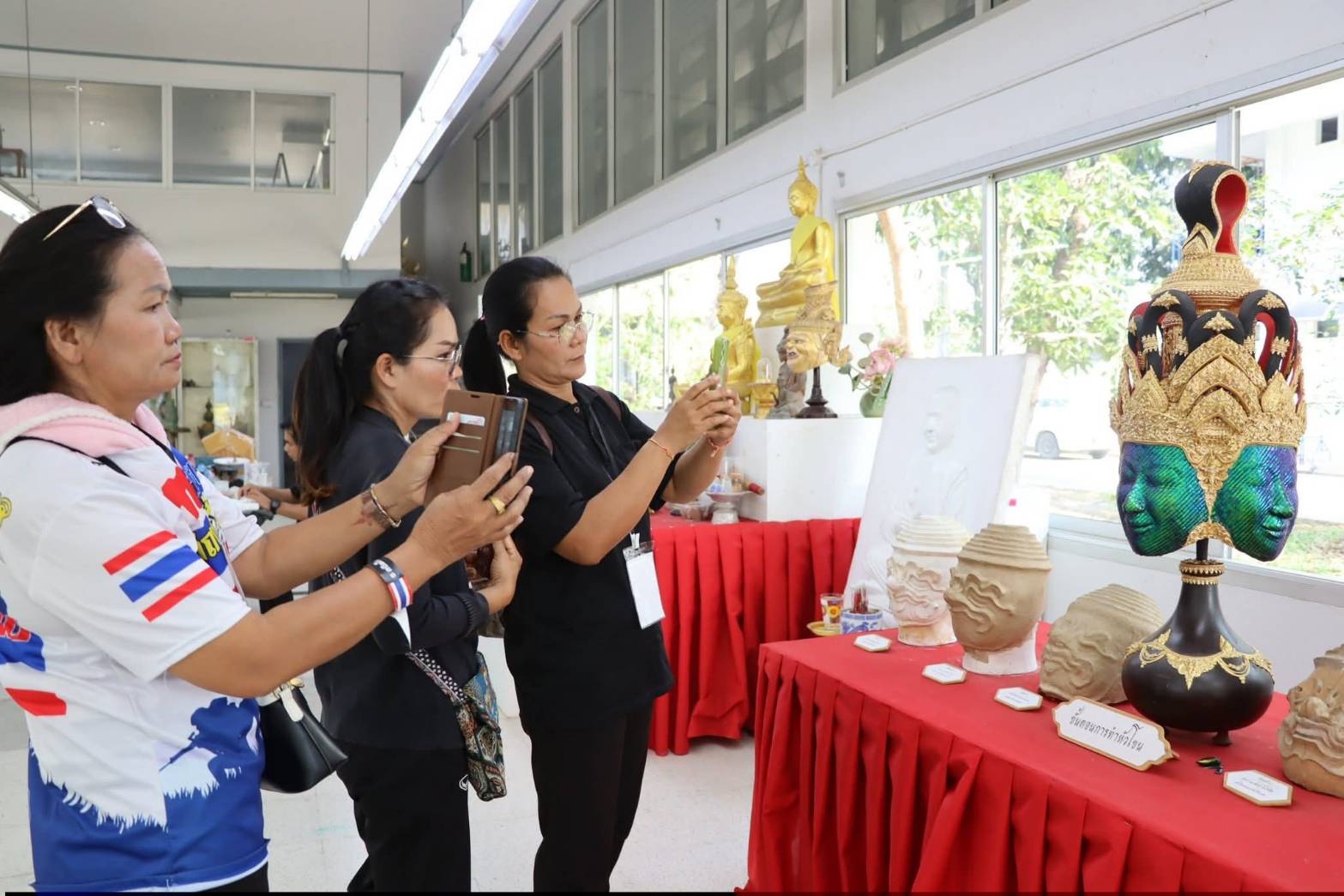 title - เที่ยวอยุธยา อย่าลืมแวะเข้ามาชมงานศิลปหัตถกรรมและงานศิลป์ ที่ ศูนย์ส่งเสริมและพัฒนาพัฒนาอาชีพเสริมนอกภาคการเกษตร (ศูนย์ศิลปาชีพบางไทรฯ (เดิม))